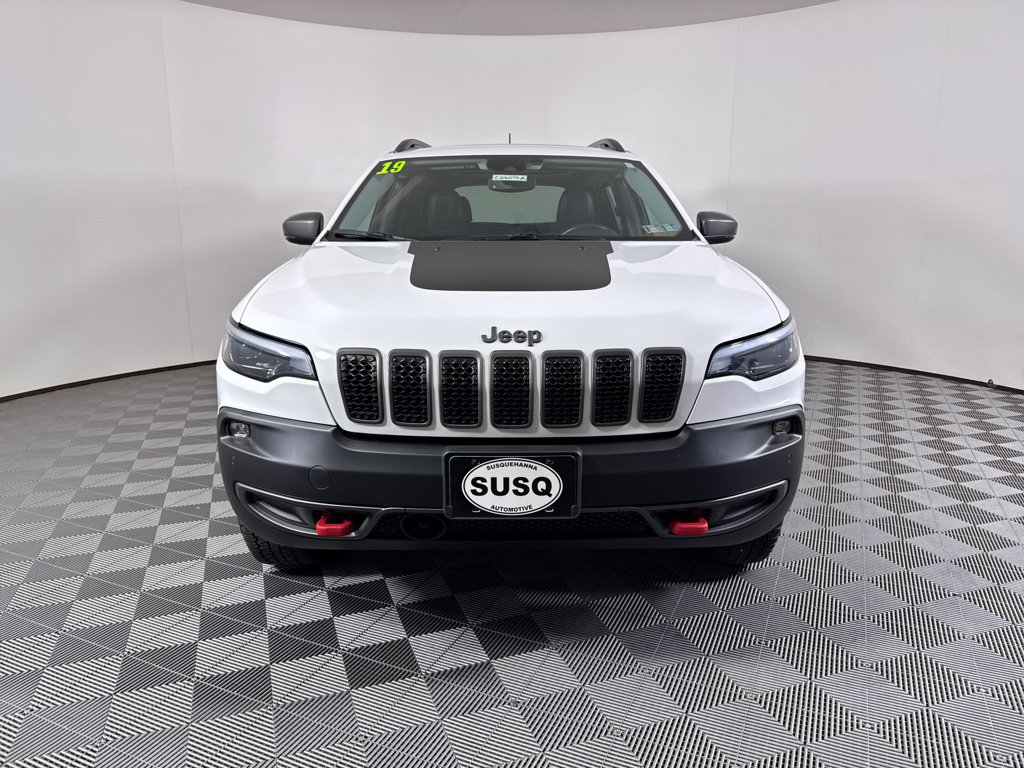 Used 2019 Jeep Cherokee Trailhawk AWD/4WD image 2