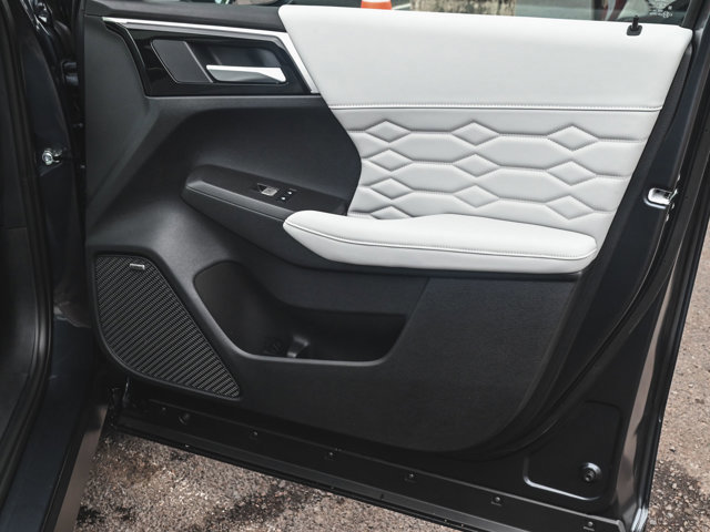 New 2025 Mitsubishi Outlander SEL image 11