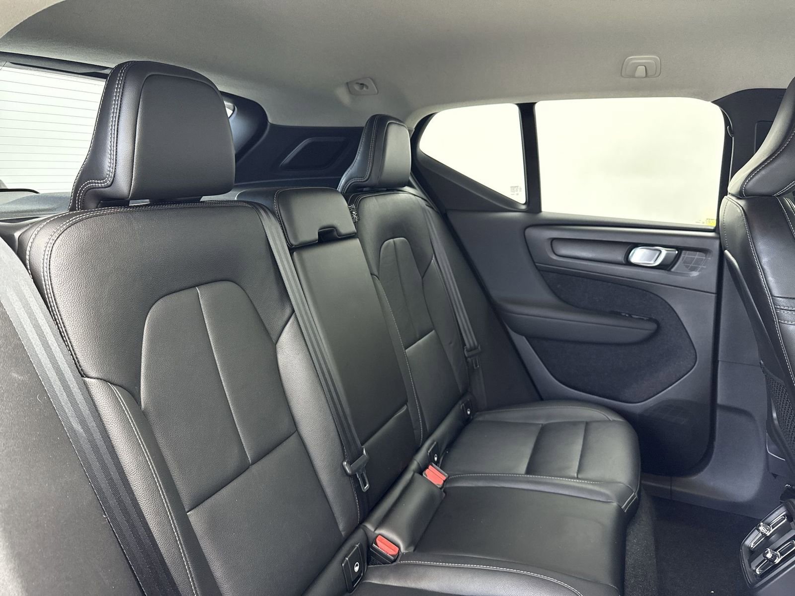 Used 2019 Volvo XC40 T5 Momentum image 35