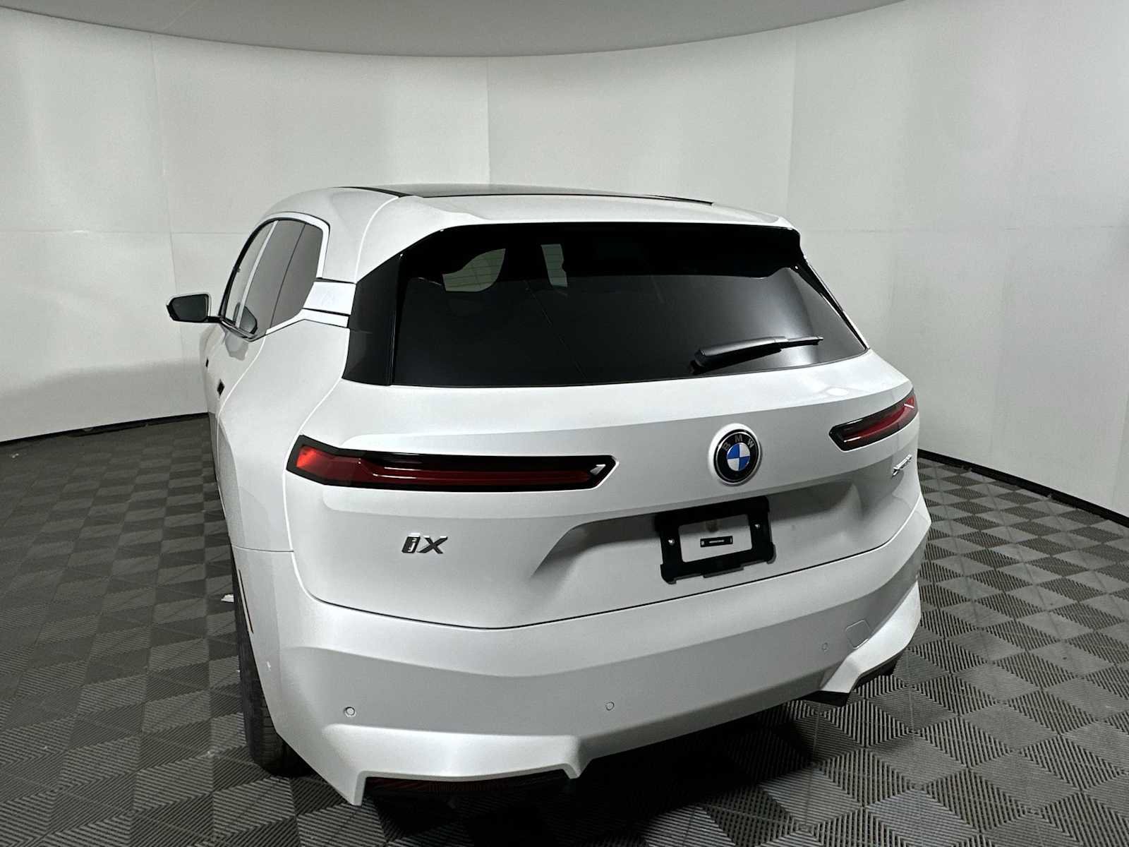 New 2026 BMW iX xDrive60 w/ Premium Package image 3
