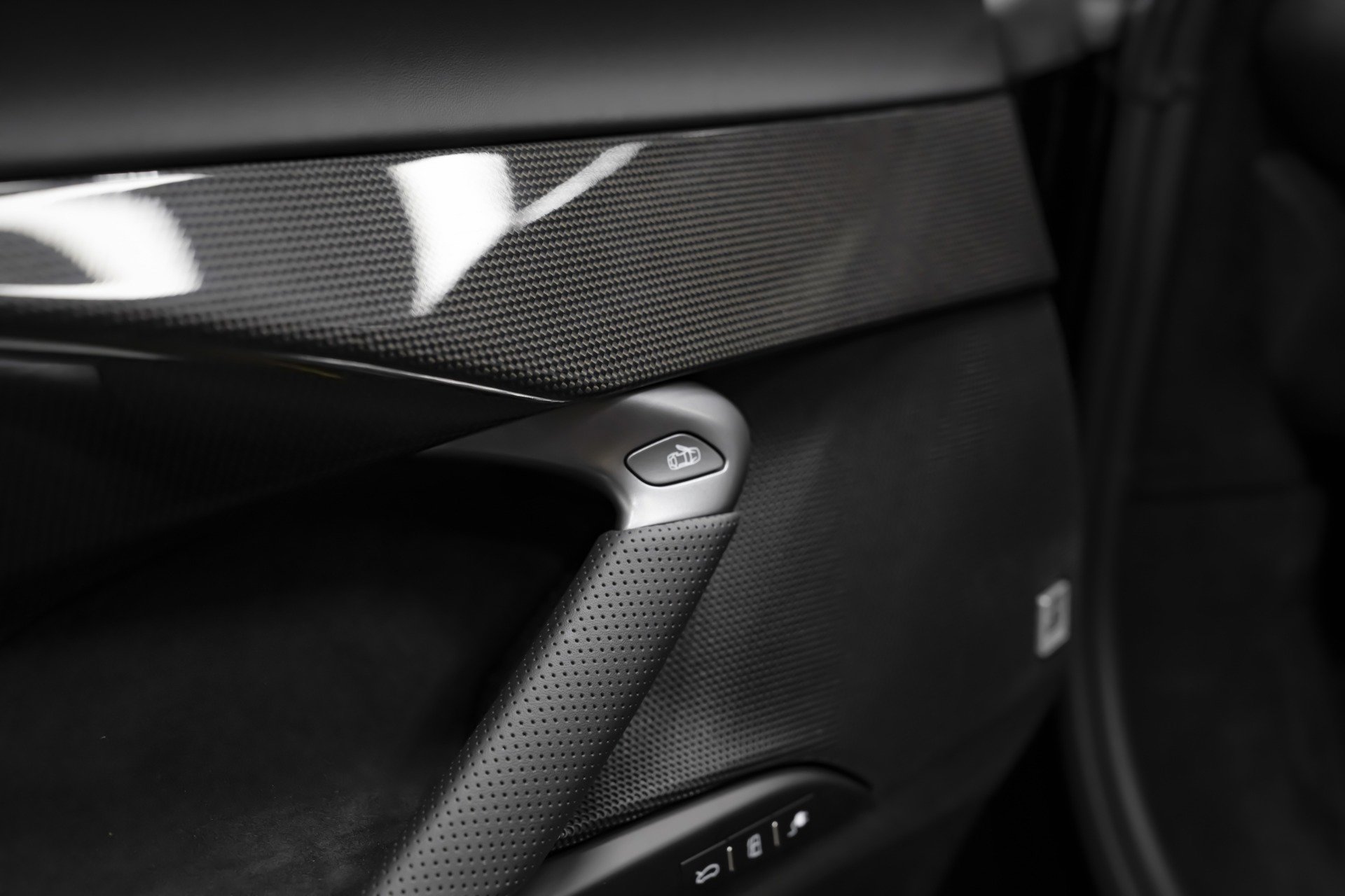 Used 2025 Ferrari 296 GTB image 30