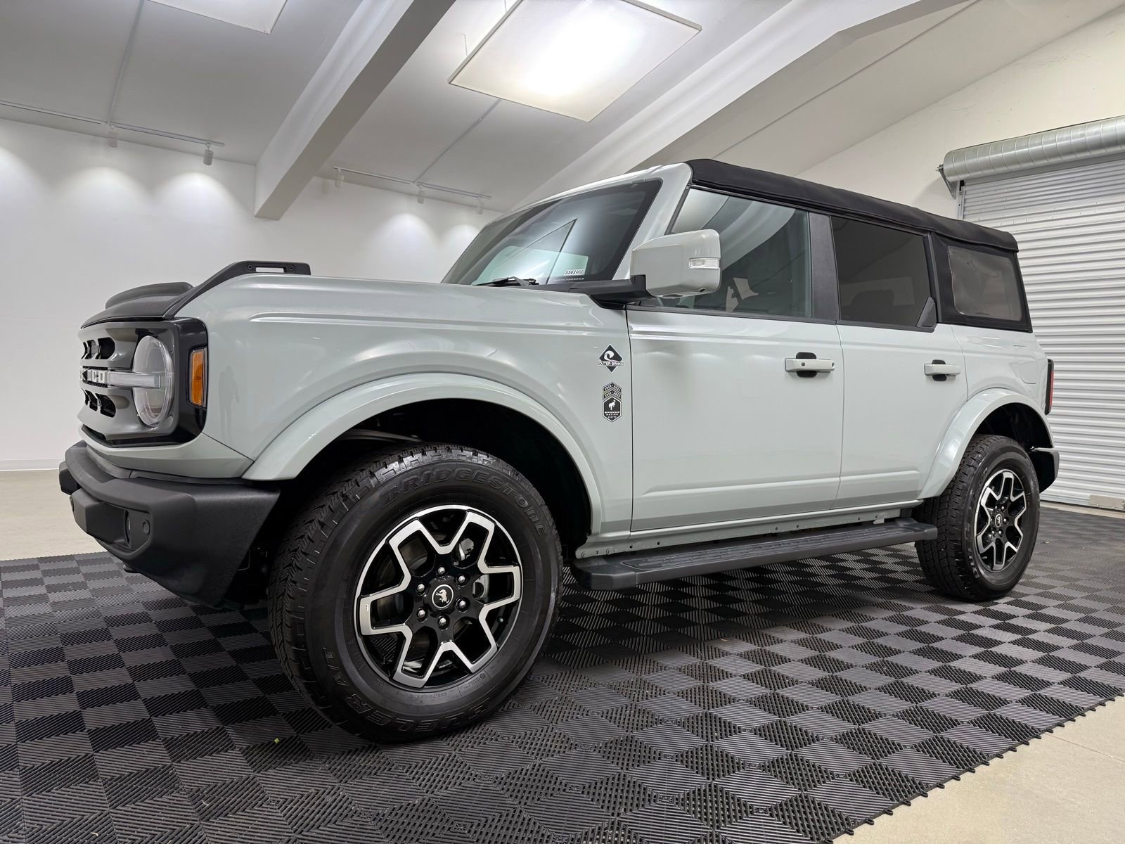Used 2024 Ford Bronco Outer Banks AWD/4WD image 3