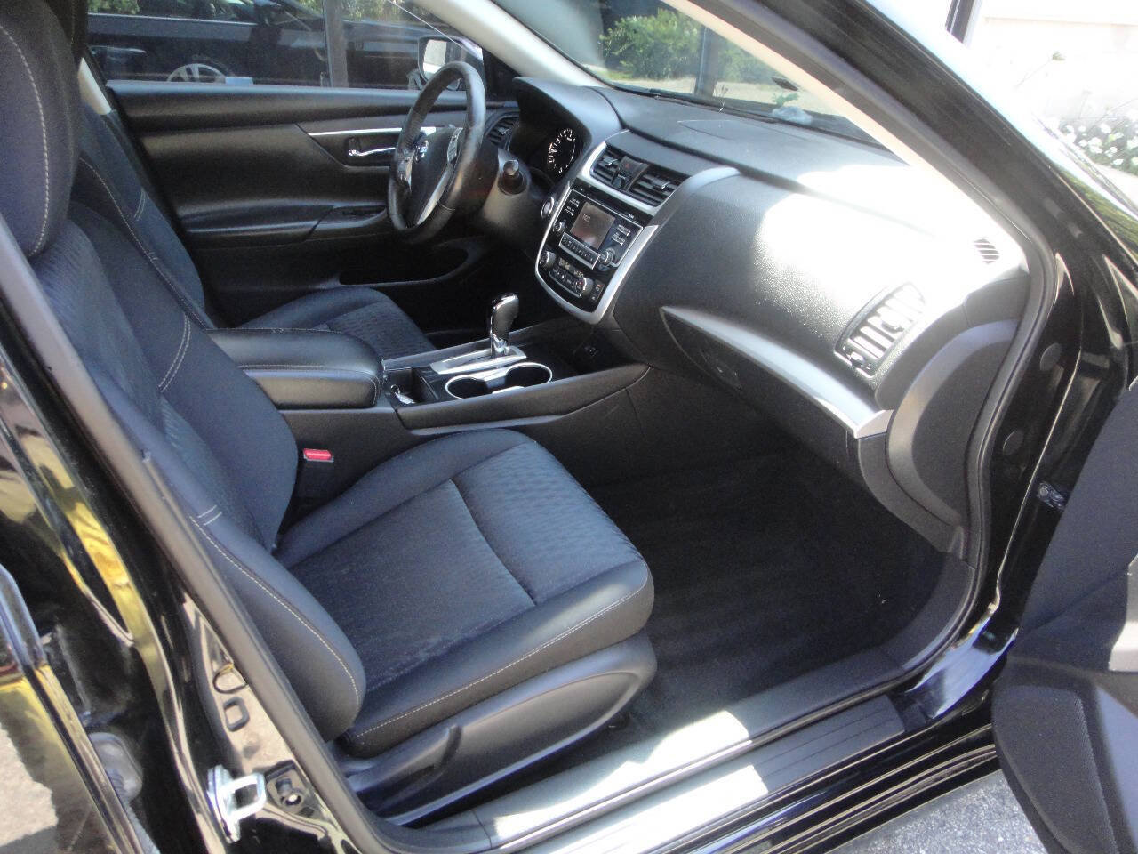 Used 2018 Nissan Altima 2.5 SV FWD image 13