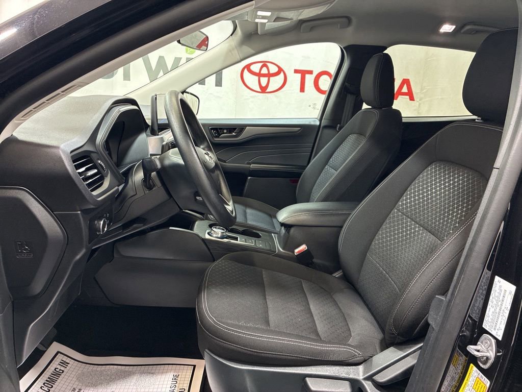Used 2025 Ford Escape Active AWD/4WD image 21