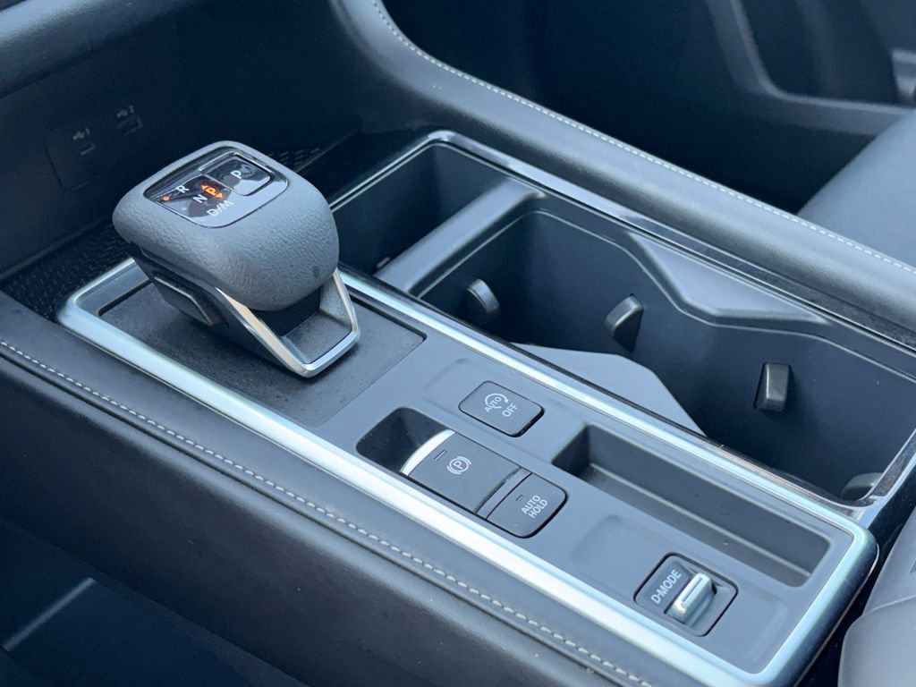 Used 2025 Nissan Pathfinder SV image 19