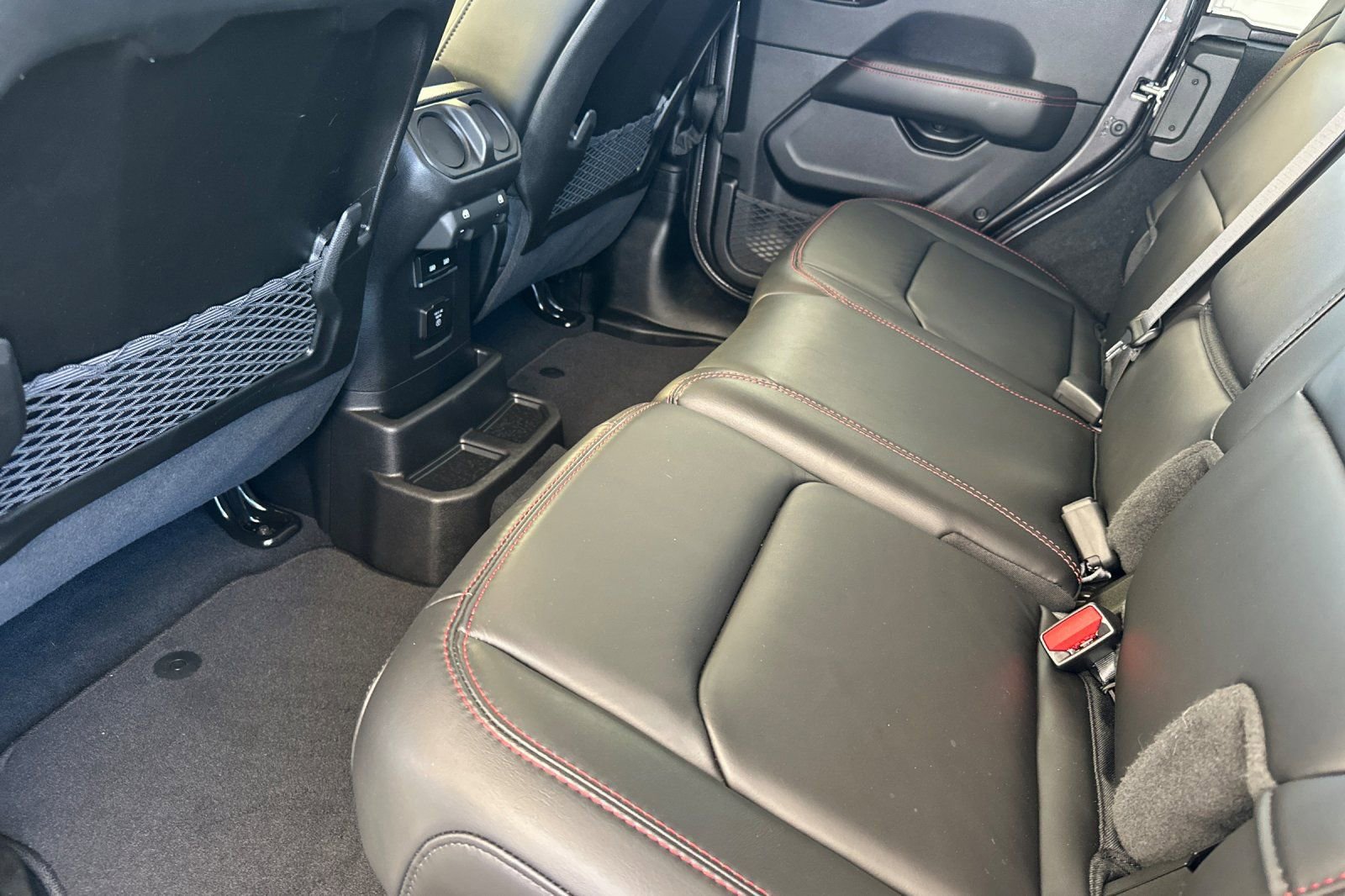 Used 2026 Jeep Wrangler Unlimited Rubicon w/ Steel Bumper Group image 11