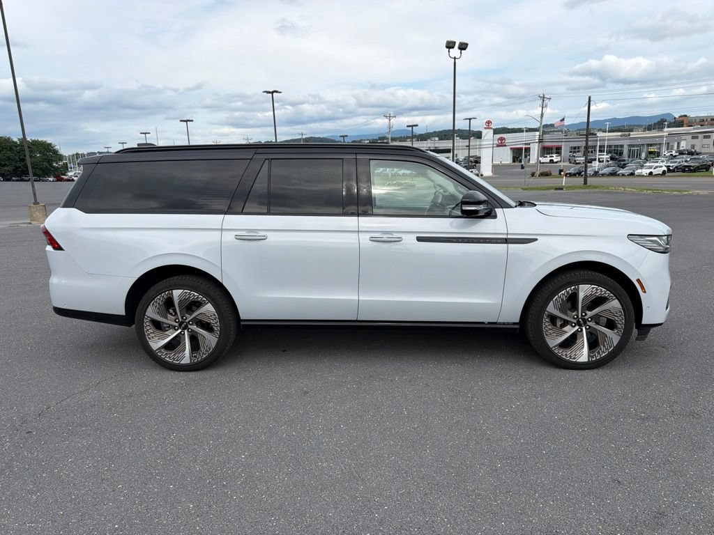 Used 2025 Lincoln Navigator L Black Label w/ Black Label Special Edition AWD/4WD image 6