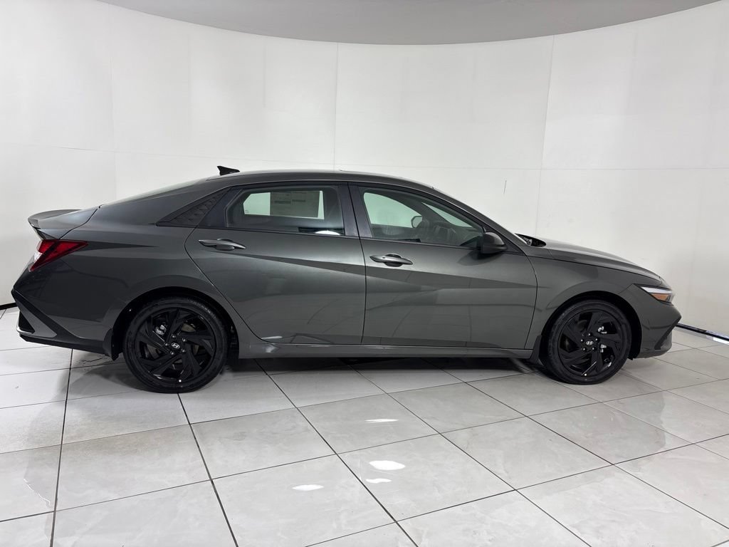 New 2026 Hyundai Elantra SEL Sport FWD image 6