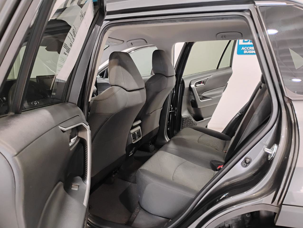 Used 2021 Toyota RAV4 XLE FWD image 10