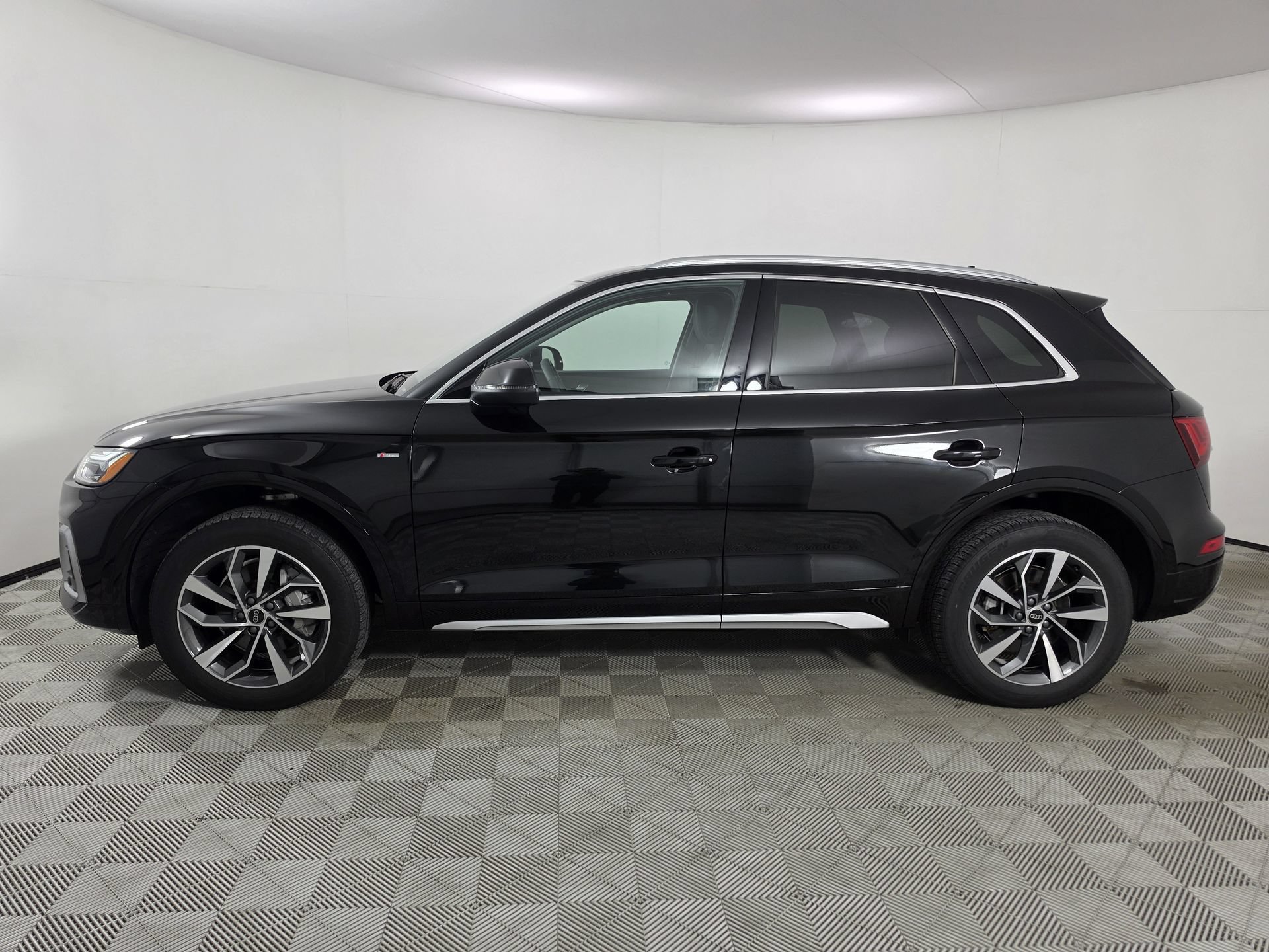 Certified 2024 Audi Q5 2.0T Premium Plus AWD/4WD image 4