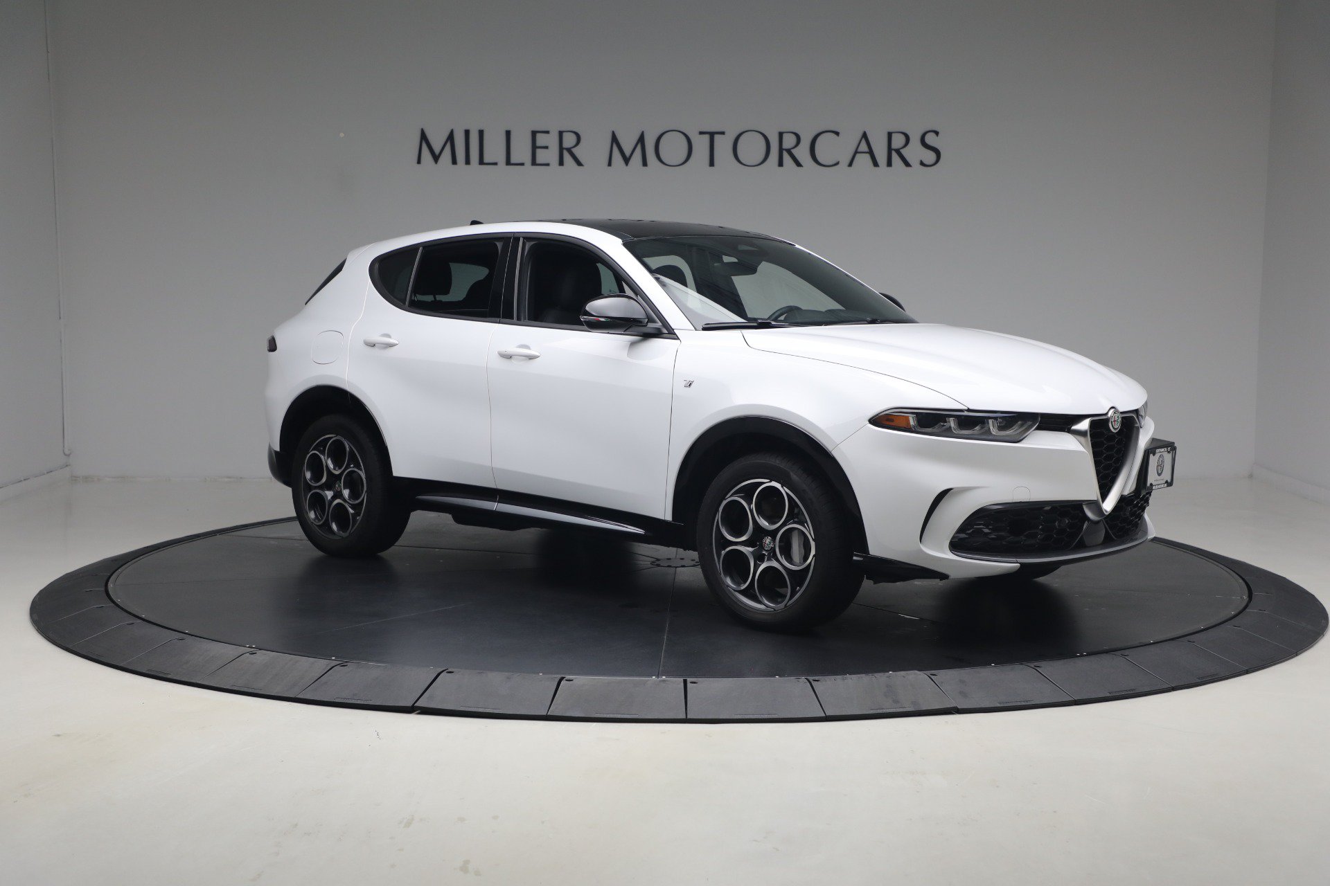 Used 2024 Alfa Romeo Tonale Ti w/ Premium Interior Package AWD/4WD image 9