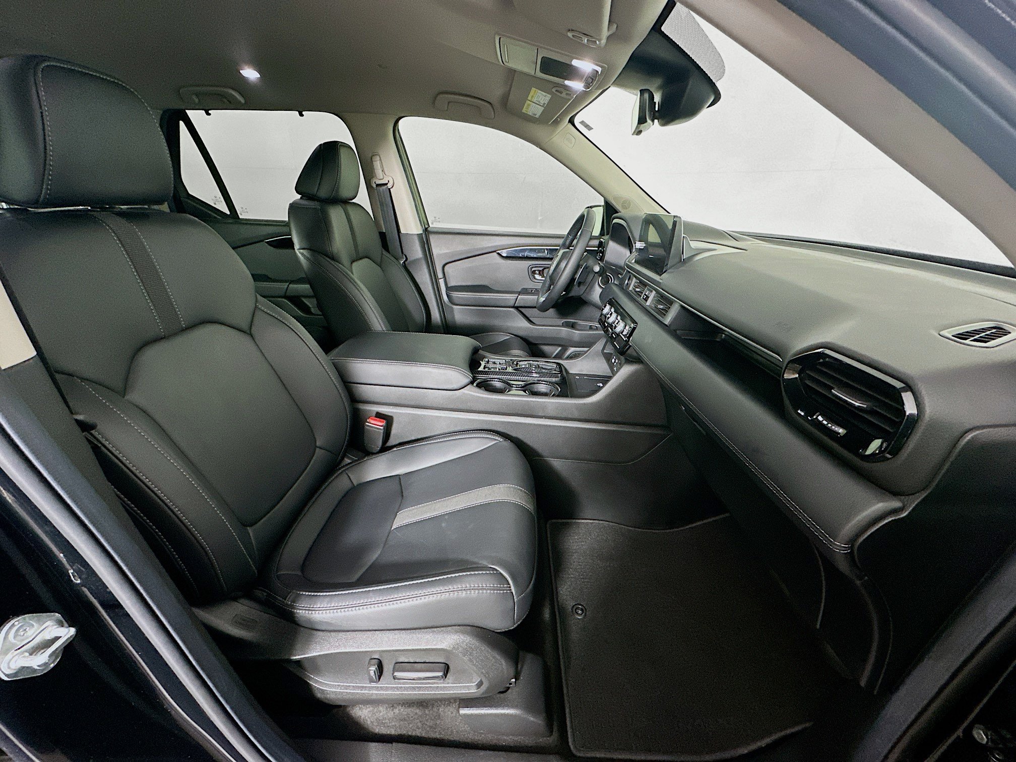Used 2025 Honda Pilot EX-L image 33