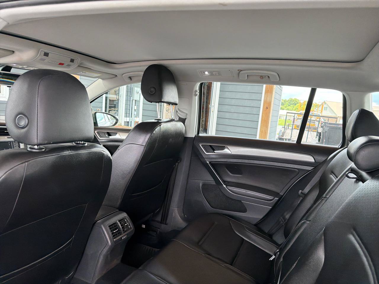 Used 2017 Volkswagen Golf SEL FWD image 14