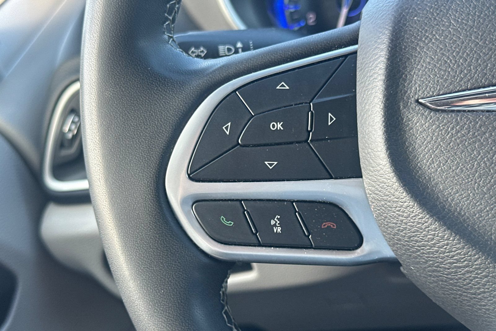 Used 2023 Chrysler Pacifica Touring-L FWD image 34