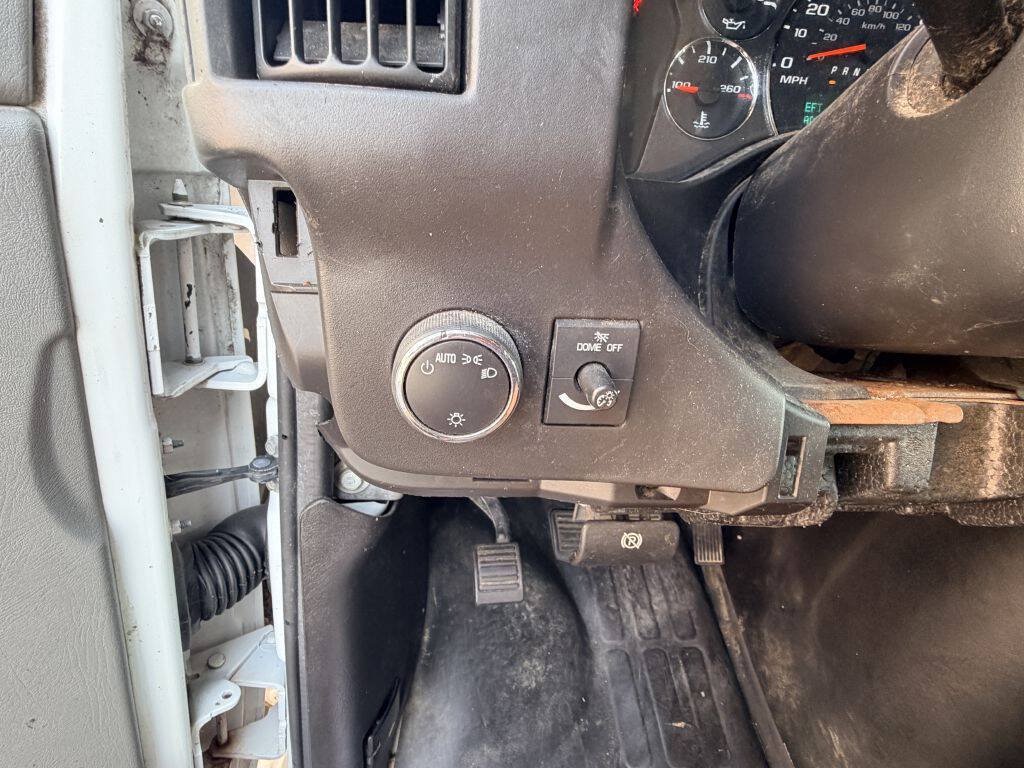 Used 2012 Chevrolet Express 2500 w/ Cold Climate Package RWD image 9