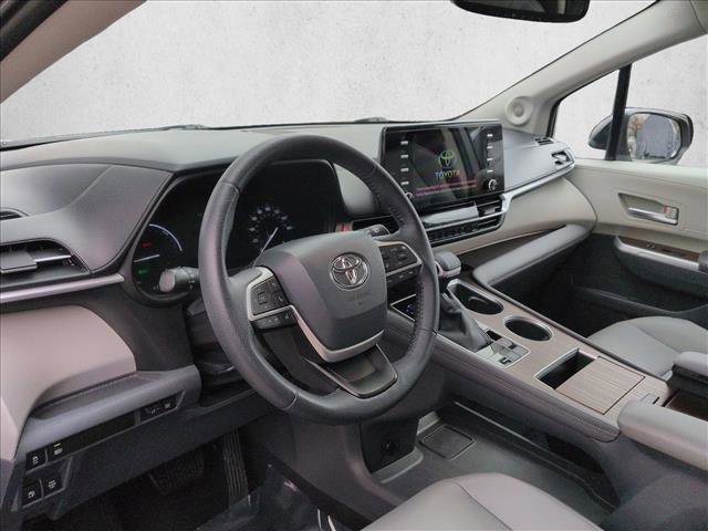Used 2022 Toyota Sienna XLE w/ XLE Plus Package image 10