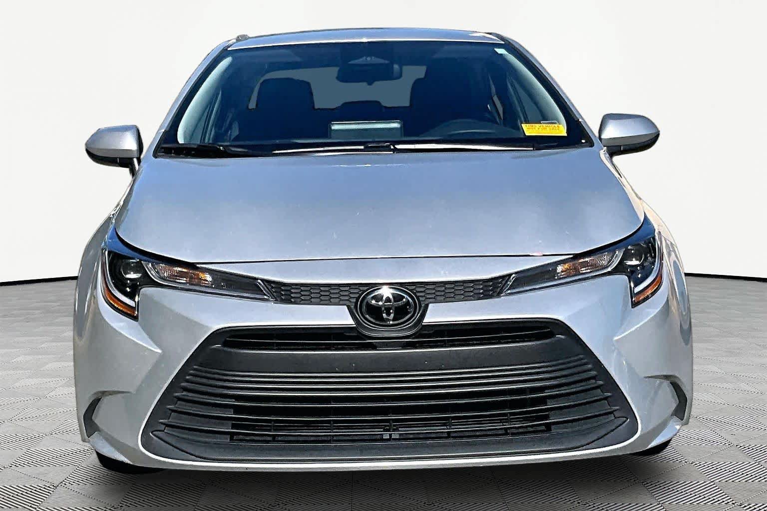 Used 2025 Toyota Corolla LE FWD image 4