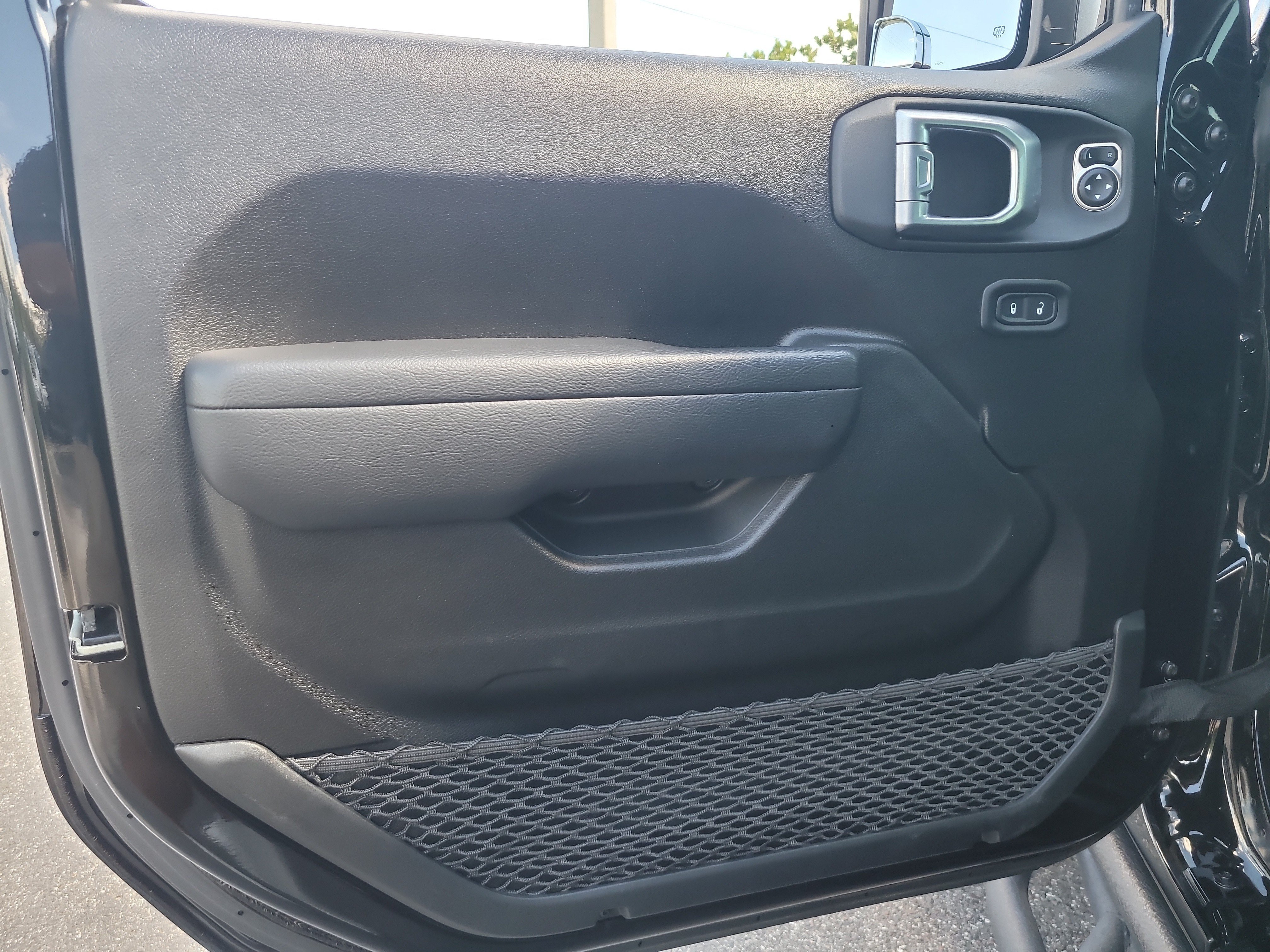 Used 2022 Jeep Wrangler Sport AWD/4WD image 10