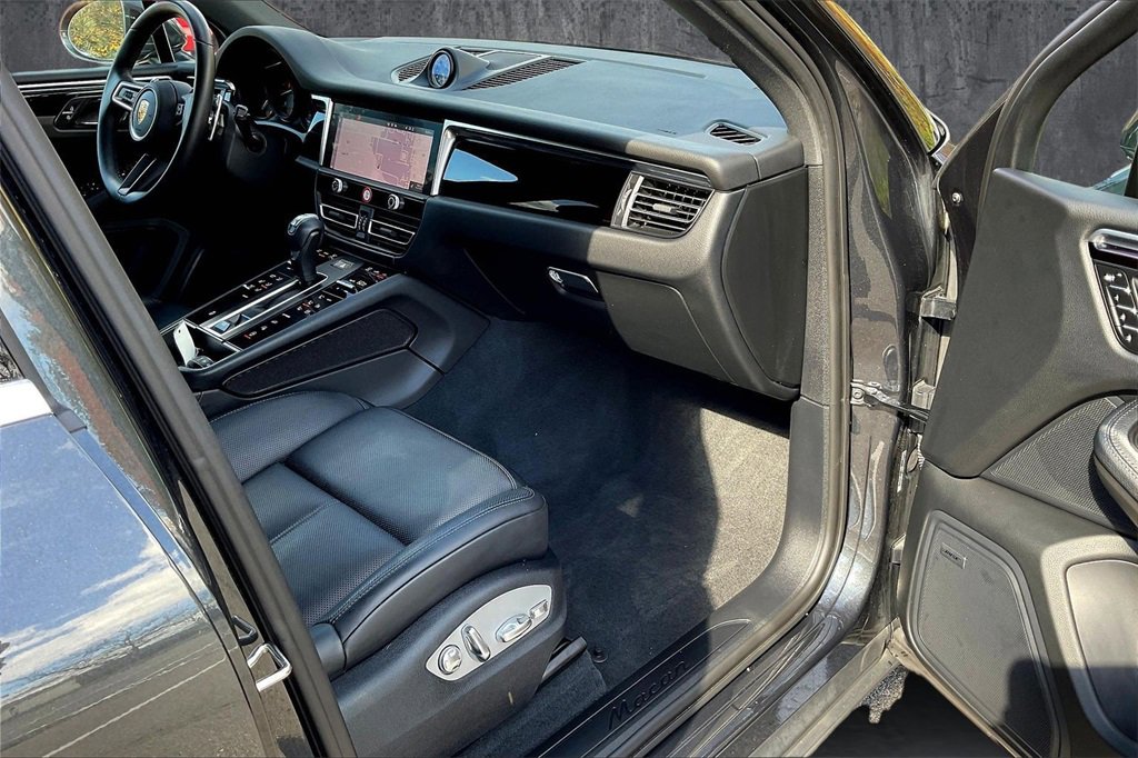 Used 2022 Porsche Macan Base image 26