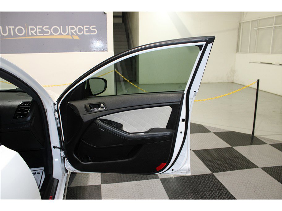 Used 2014 Kia Optima SX image 25