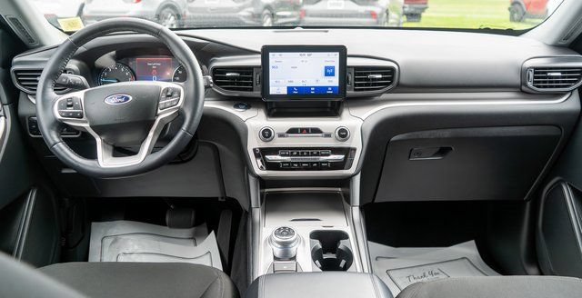 Used 2023 Ford Explorer XLT AWD/4WD image 15