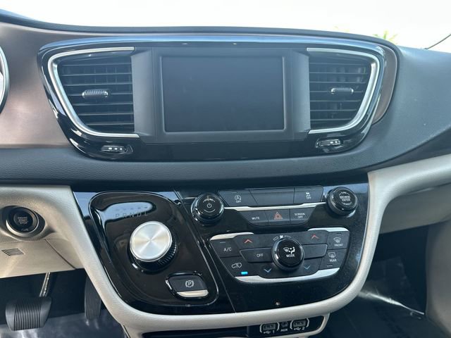 Used 2023 Chrysler Voyager LX FWD image 25
