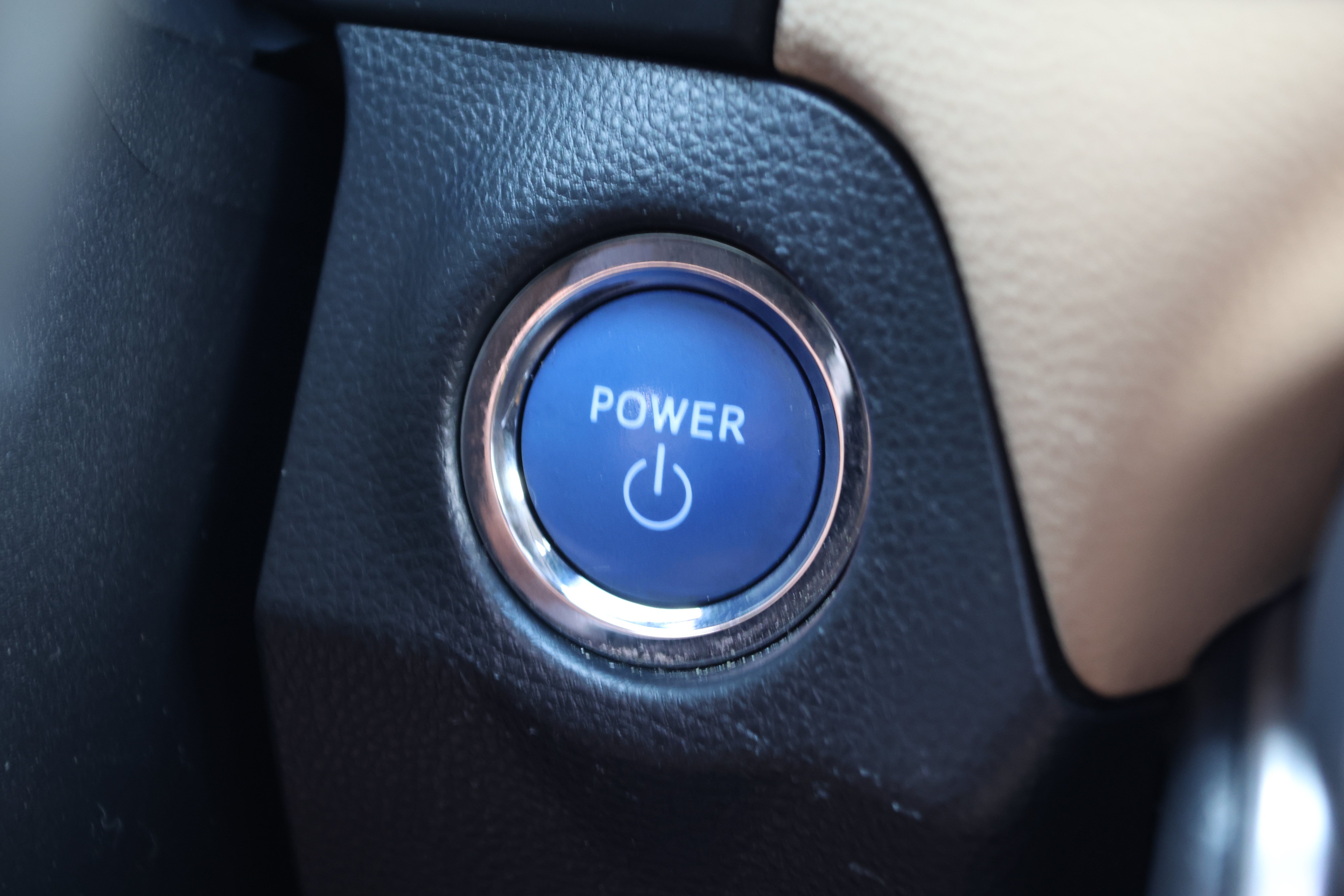 Used 2022 Toyota RAV4 Limited AWD/4WD image 22