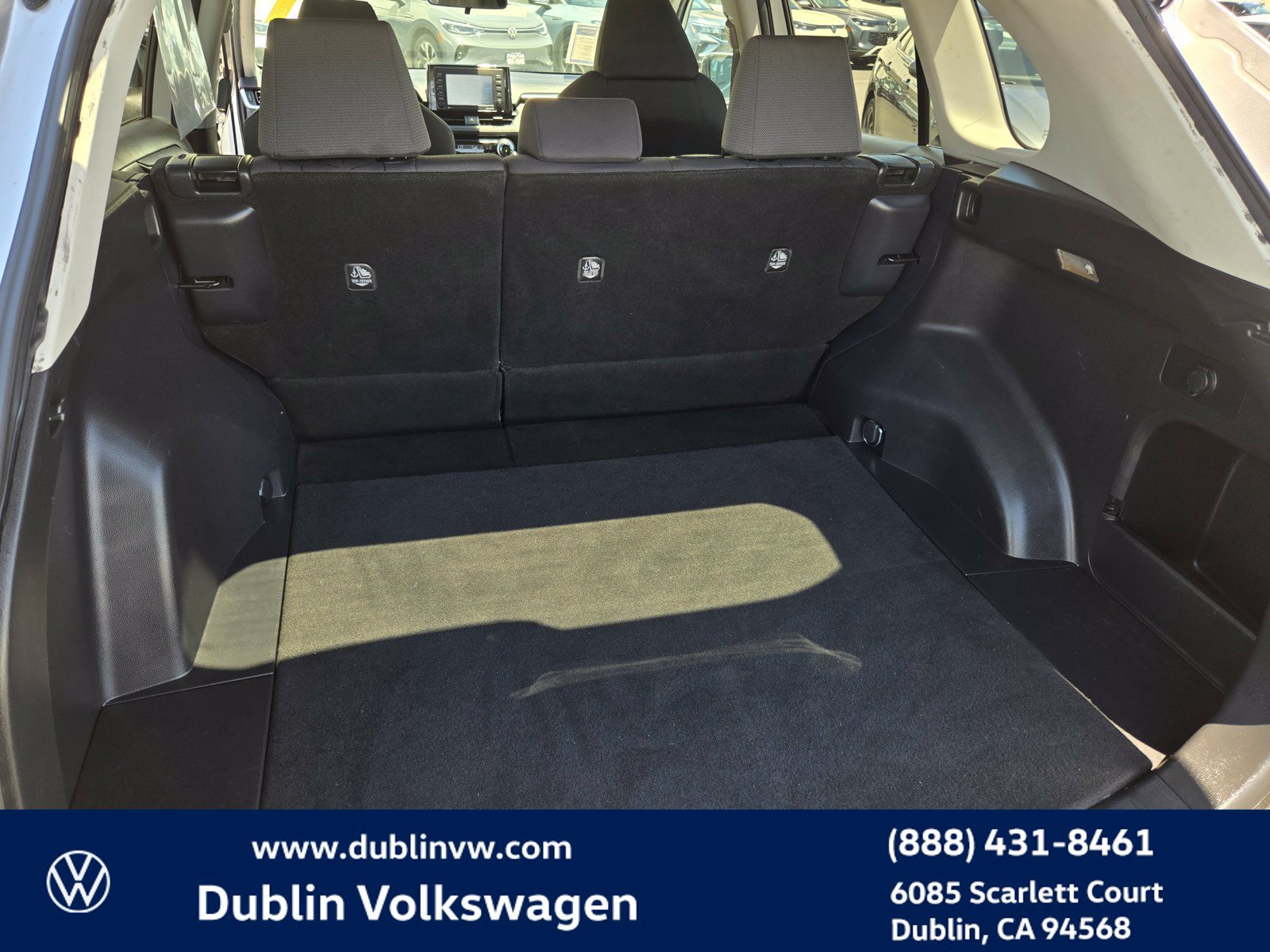 Used 2021 Toyota RAV4 XLE w/ Convenience Package FWD image 23