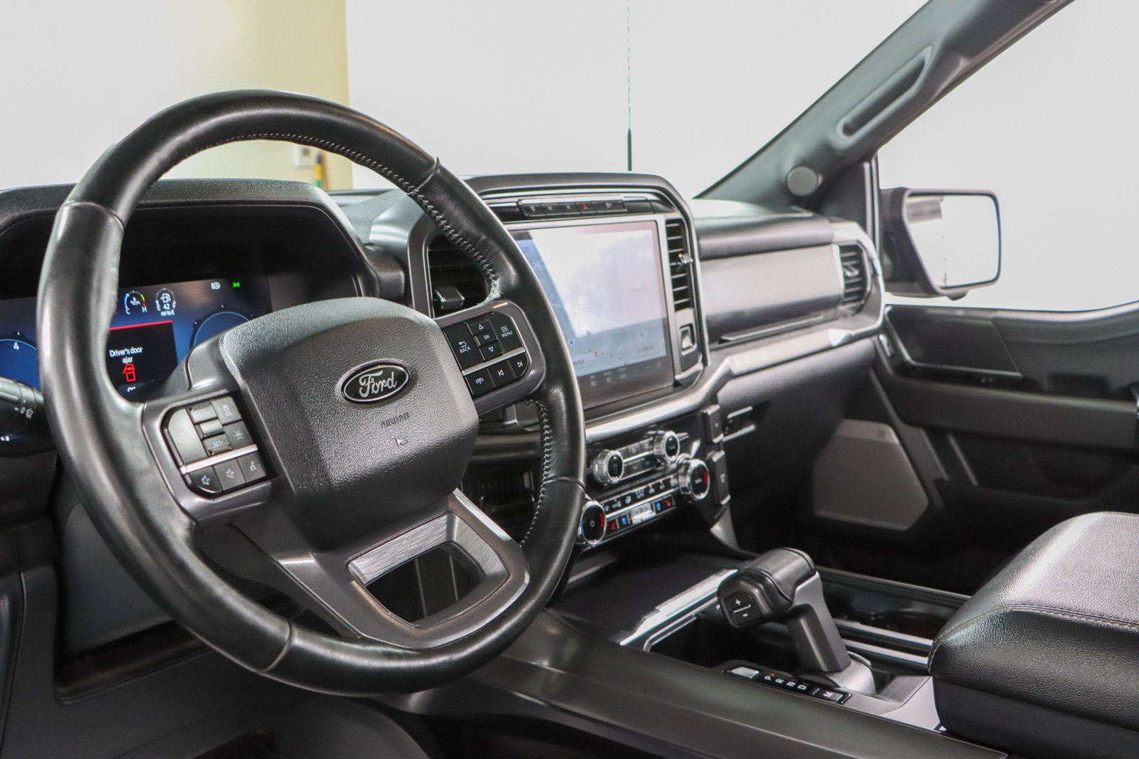 Used 2024 Ford F150 Lariat AWD/4WD image 25