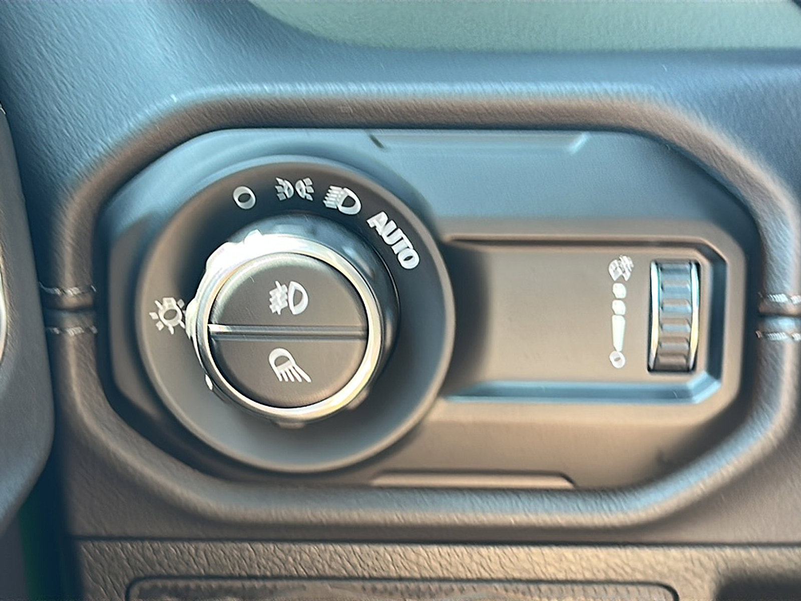 Used 2025 Jeep Gladiator Mojave image 38