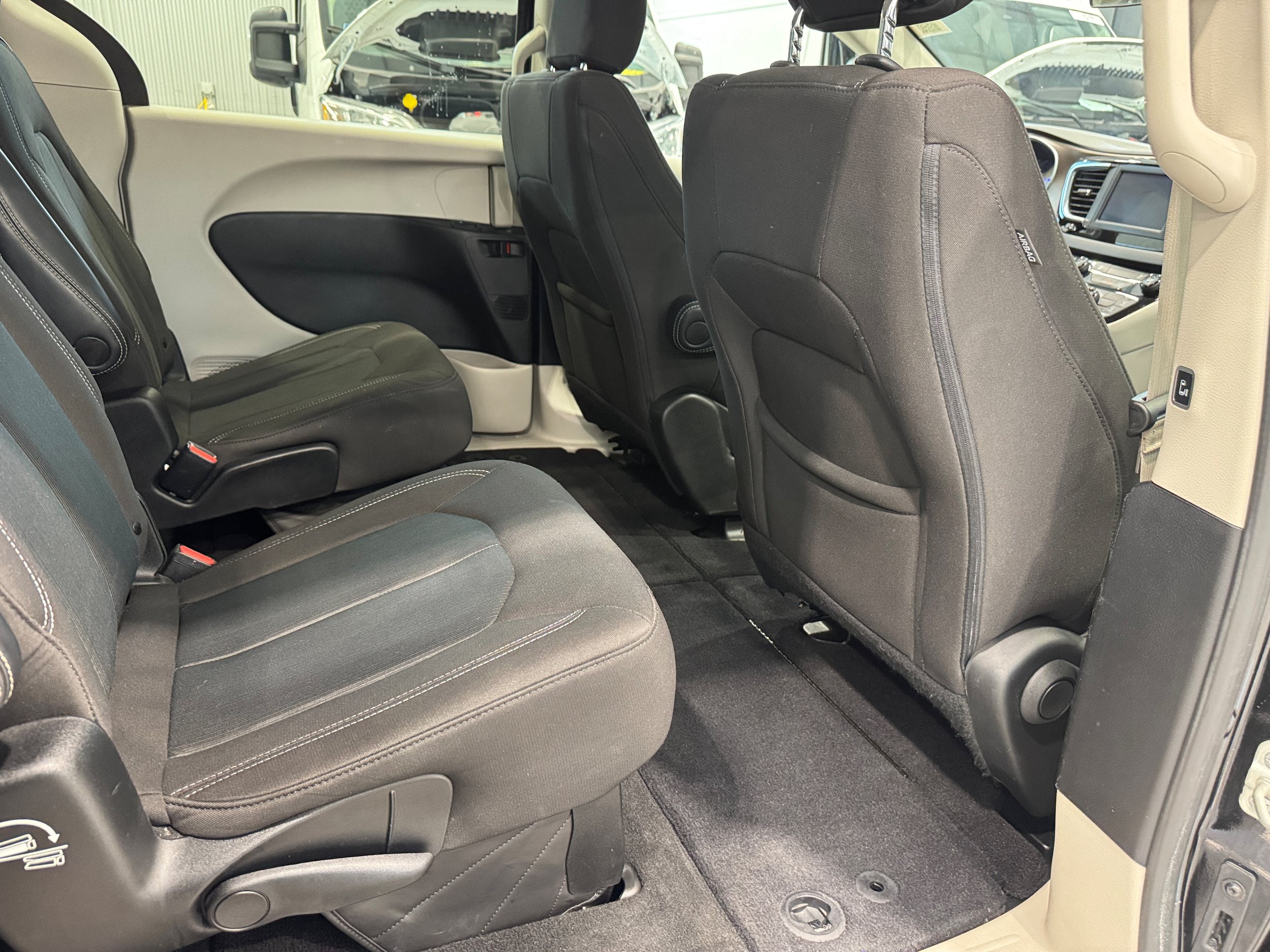 Used 2022 Chrysler Voyager LX FWD image 13