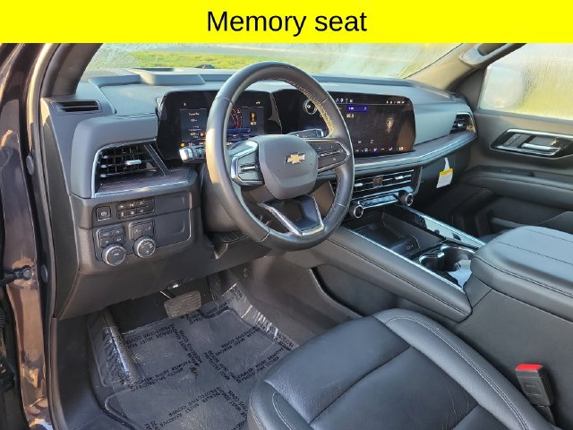 Used 2025 Chevrolet Suburban LT AWD/4WD image 25