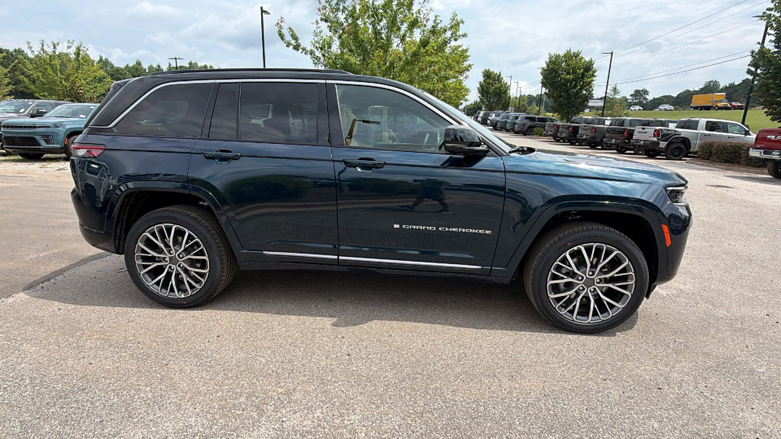New 2026 Jeep Grand Cherokee Summit AWD/4WD image 7