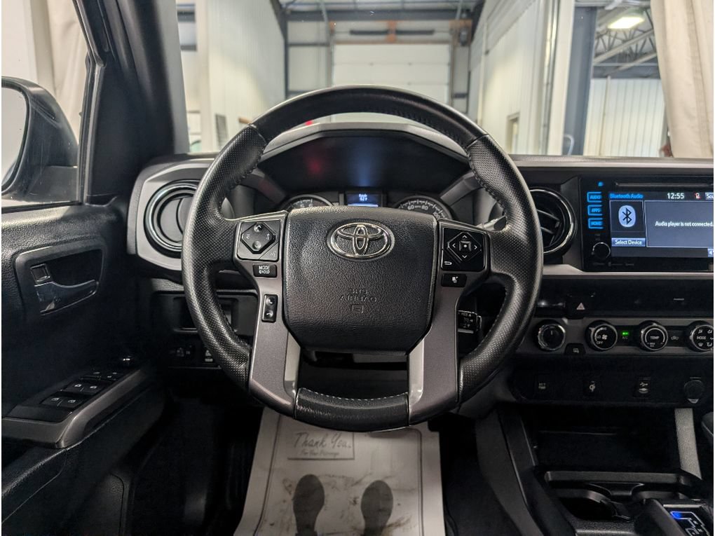 Used 2017 Toyota Tacoma TRD Off-Road w/ Tow Package AWD/4WD image 11