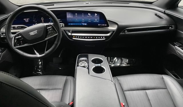 Used 2024 Cadillac Lyriq Luxury AWD/4WD image 16