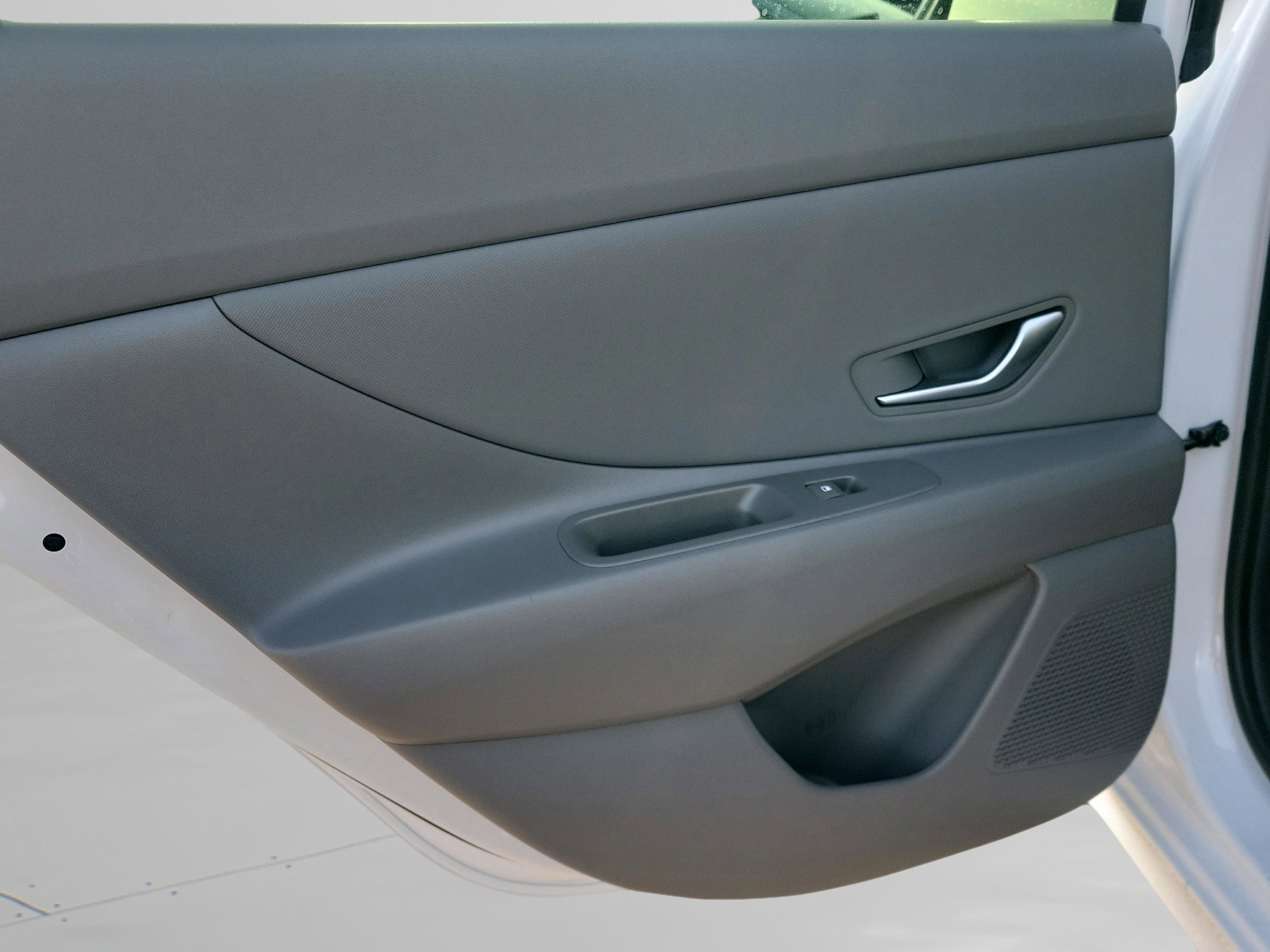 Certified 2025 Hyundai Elantra Sport image 8