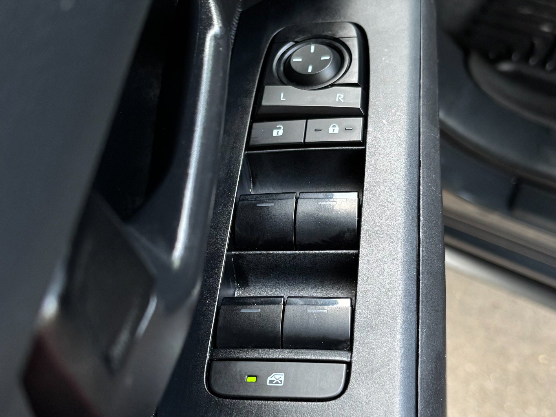 Used 2024 Toyota Tacoma TRD Pro AWD/4WD image 46