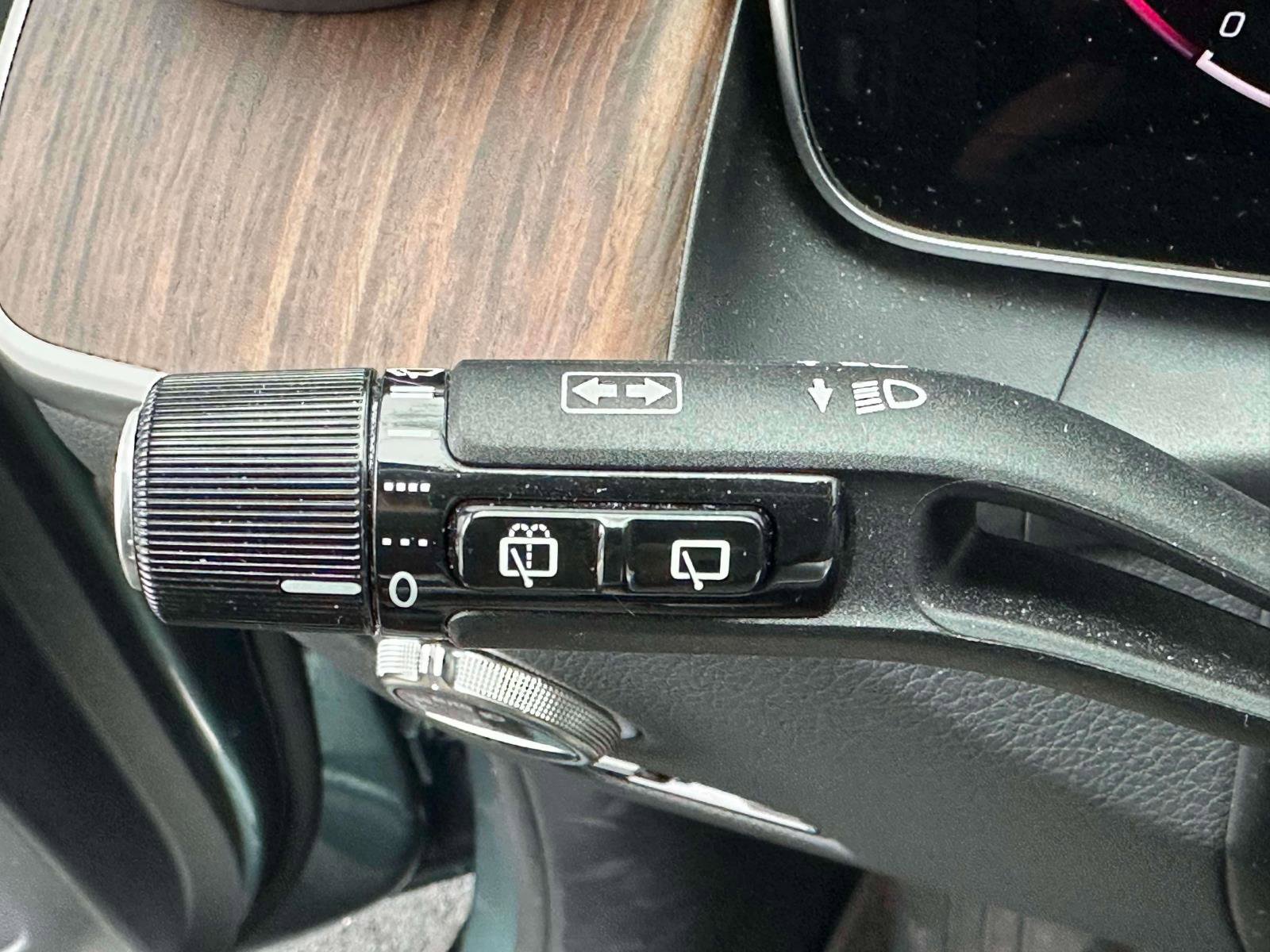 Used 2025 Mercedes-Benz GLC 300 4MATIC image 22