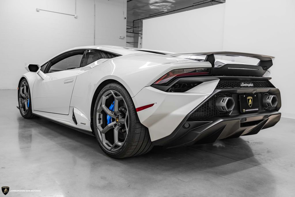 Used 2023 Lamborghini Huracan Tecnica image 2