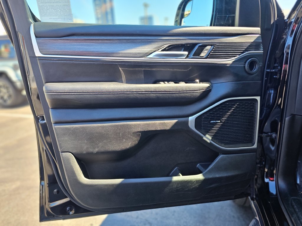Certified 2024 Jeep Wagoneer Series II AWD/4WD image 28