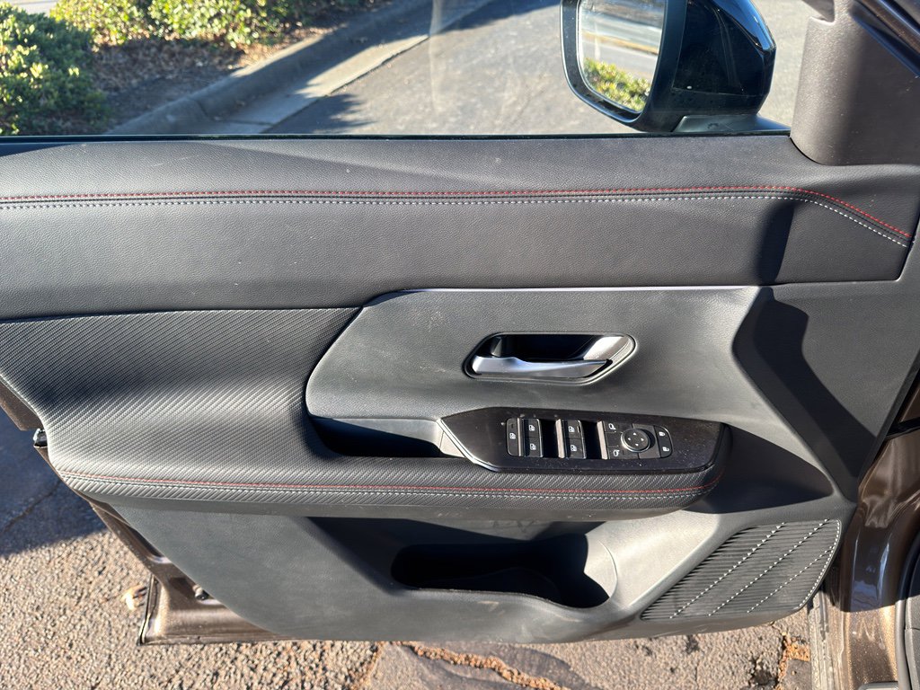 New 2026 Nissan Kicks SR w/ SR Premium Package image 17