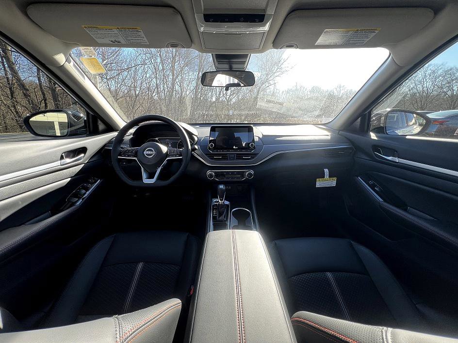 New 2025 Nissan Altima 2.5 SR image 11