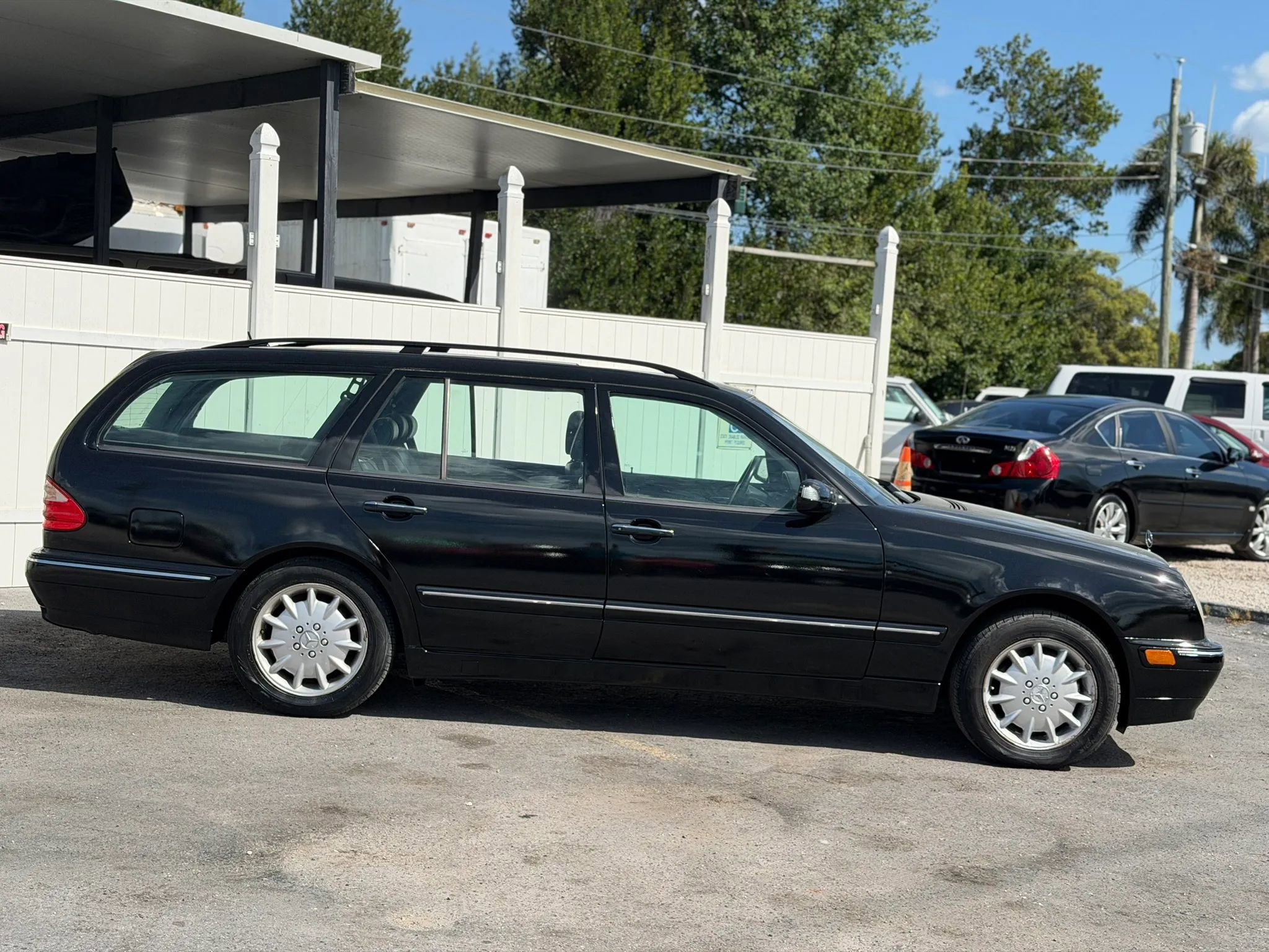 Used 2002 Mercedes-Benz E 320 4MATIC Wagon image 2