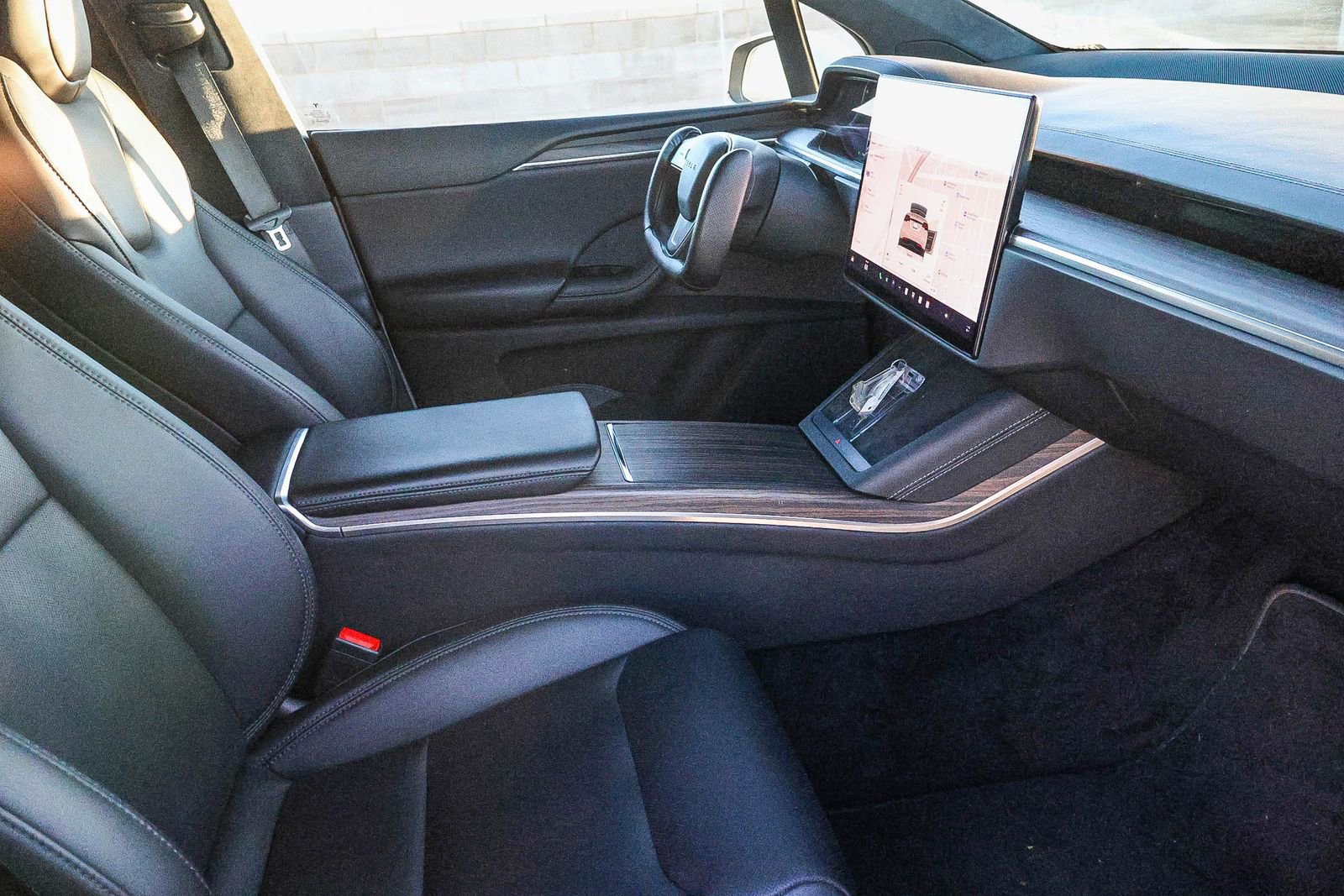 Used 2023 Tesla Model X image 17