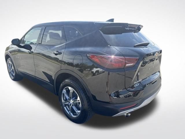 Used 2025 Chevrolet Blazer LT FWD image 3