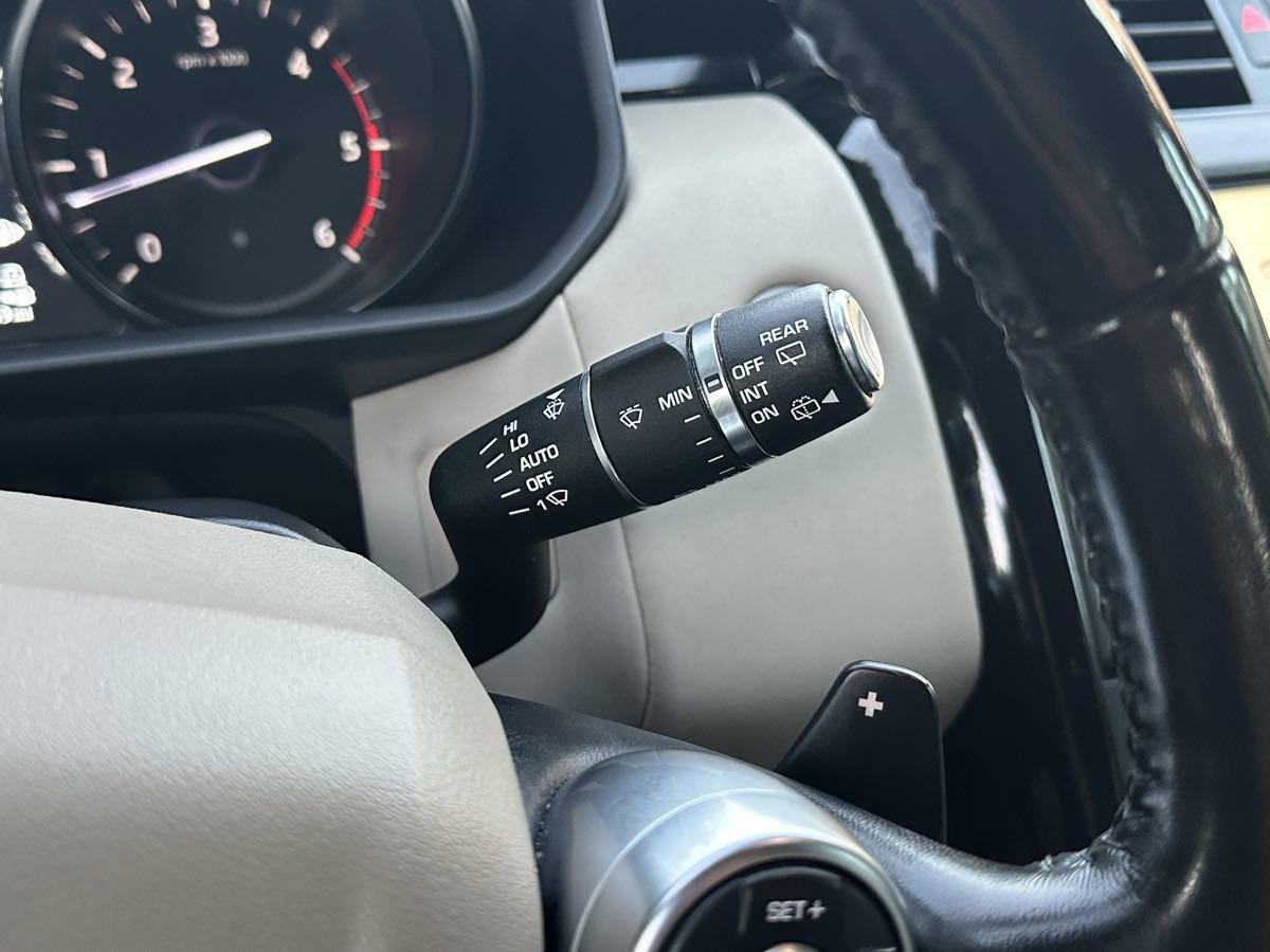 Used 2018 Land Rover Discovery SE image 33