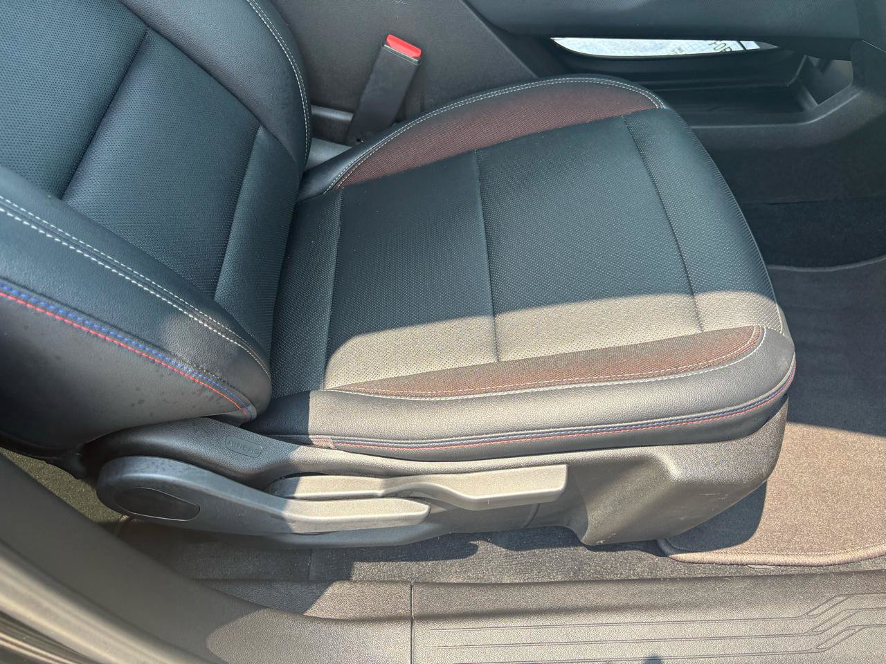 Used 2024 Chevrolet Equinox EV RS FWD image 47