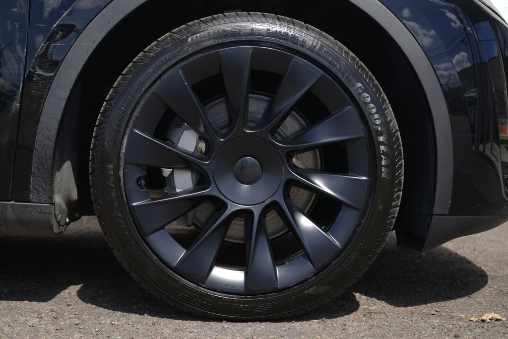 Used 2023 Tesla Model Y Long Range image 10