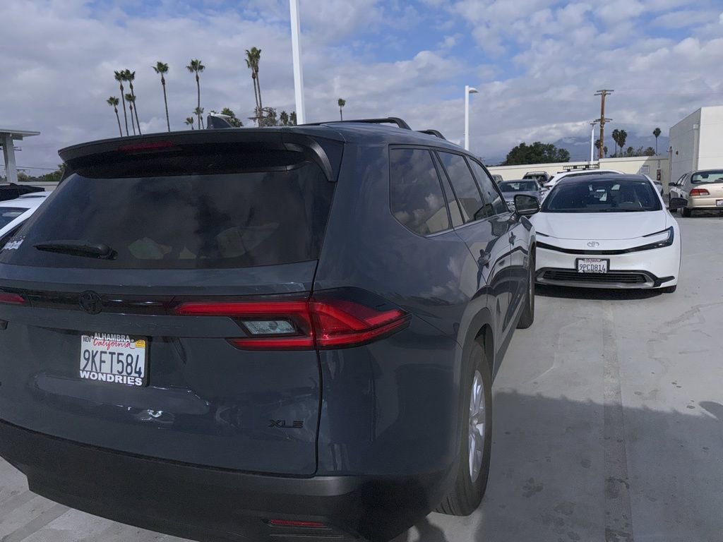 Used 2024 Toyota Grand Highlander XLE image 11