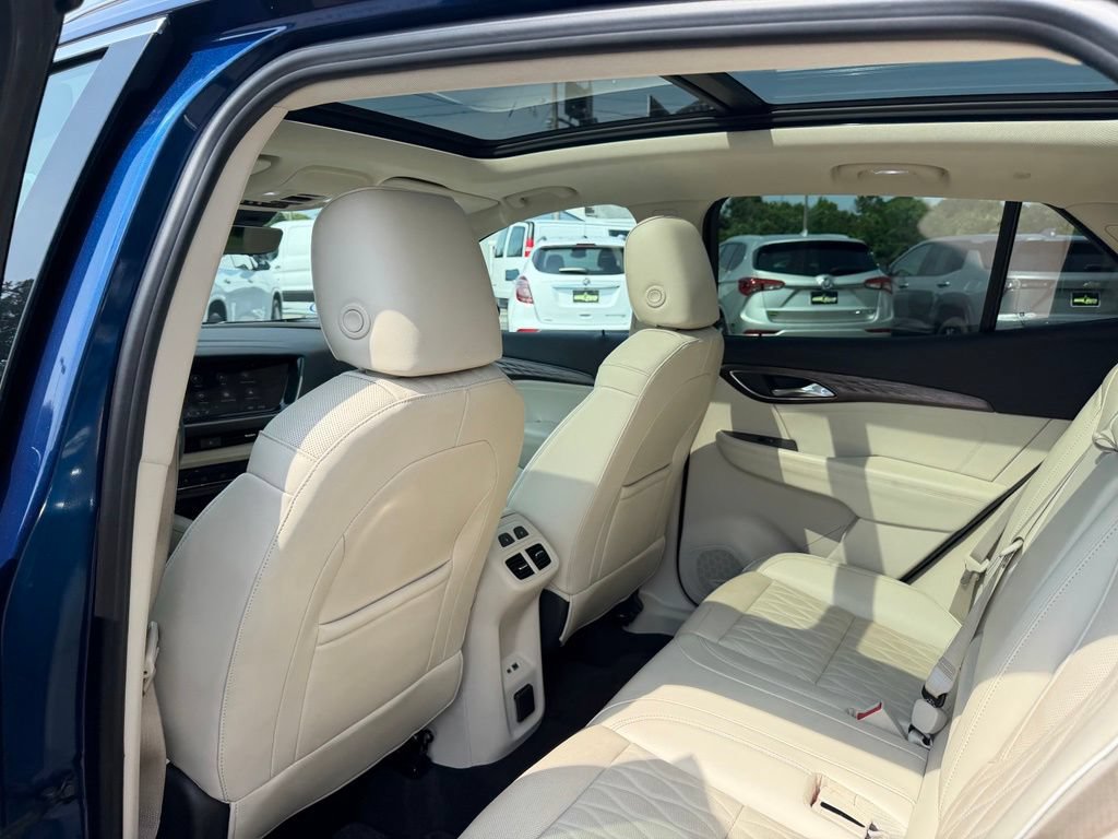 Certified 2022 Buick Envision Avenir w/ Technology Package II AWD/4WD image 13
